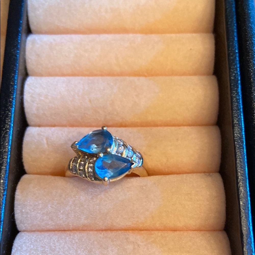 Stunning Blue Teardrop Ring with Diamonds